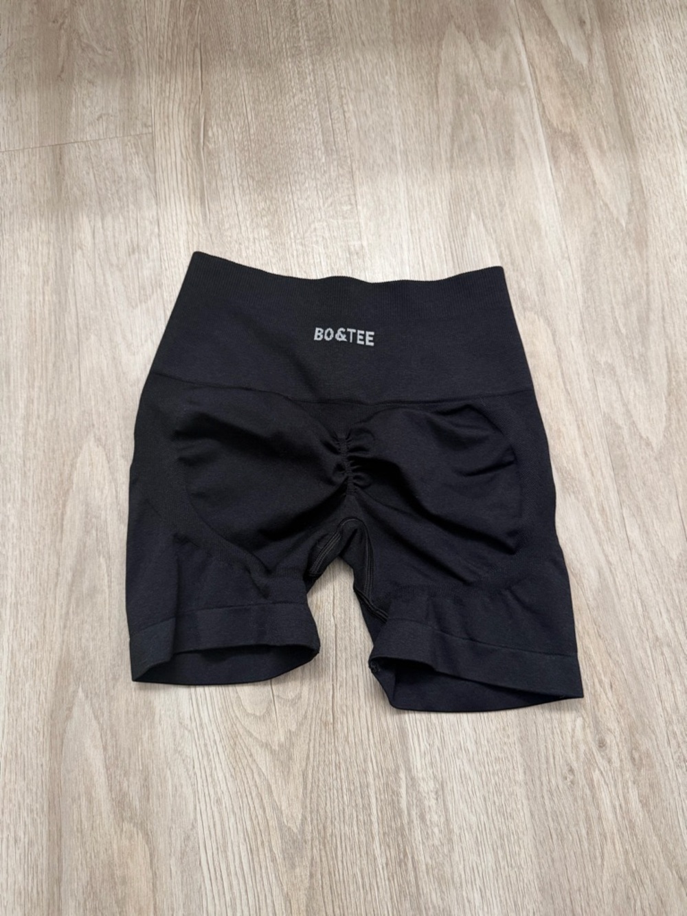 Bo&tee Women's High-Waist Black Scrunch Back Bike Shorts